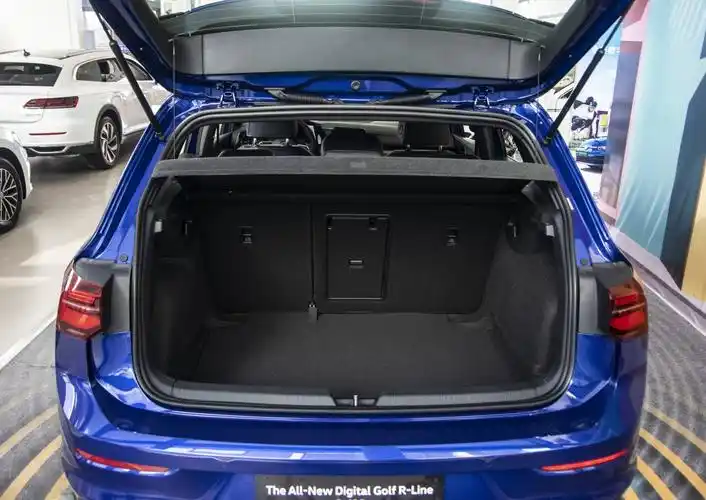 探店第八代高尔夫,店内月销近20台,全套选装包1.92万