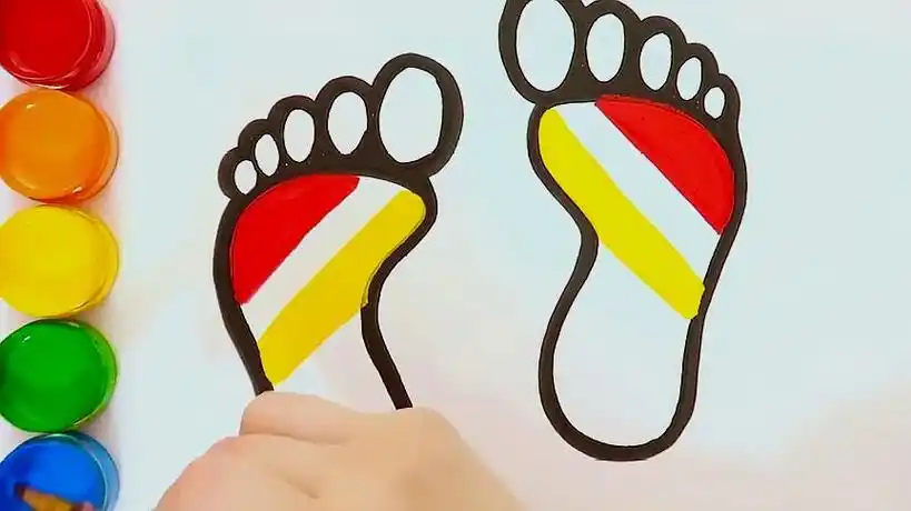 卡通小脚丫简笔画