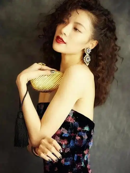 复古港式回潮只差一头水波纹卷发