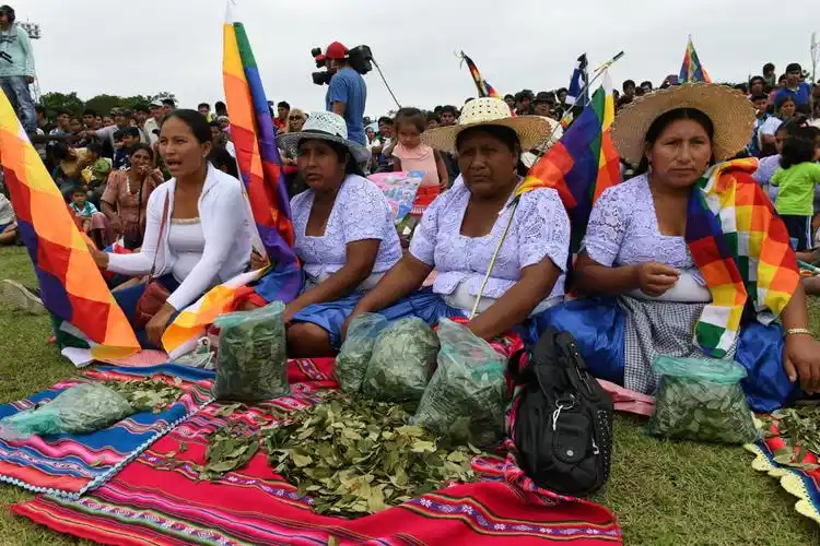 国家统计 (ine) 研究所报道周日的玻利维亚人口在 2017 年从 1098 万