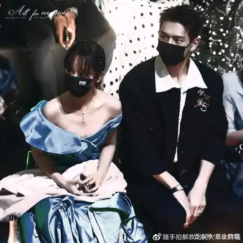 芭莎派对童颜夫妇互动超多get李现看见杨紫穿马丁靴比了个赞