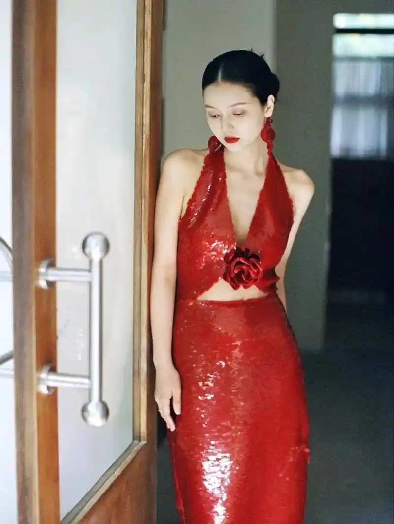 钟楚曦同款礼服/热烈性感 暗夜玫瑰08."借月色点亮一朵暗夜 - 抖音