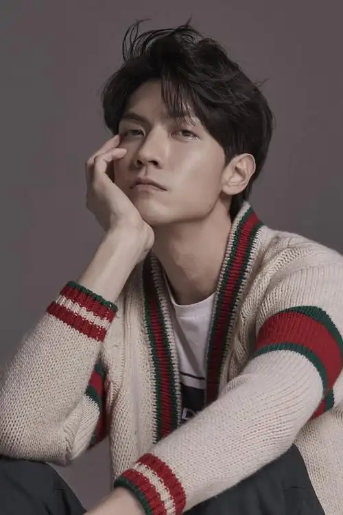 任言恺轻熟沉稳杂志写真图片