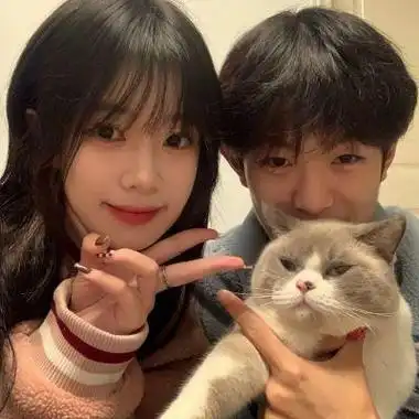 秀恩爱的情侣头像真人每次想你我都满口甜蜜