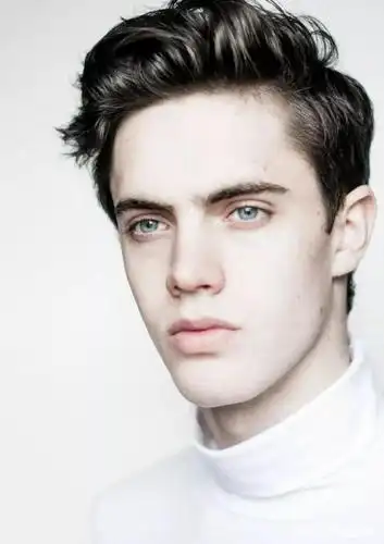 童颜的仙气男模edward bayer,他居然还是大学里的班长!