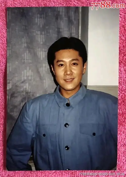 著名歌手蔡国庆生活老照片一枚