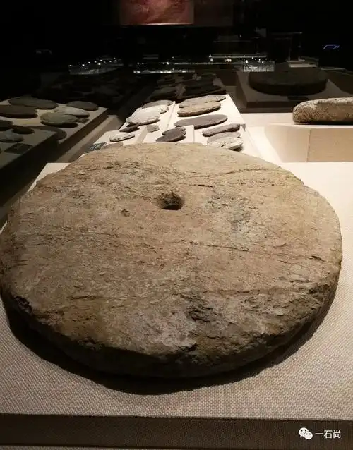 金沙遗址石器摄影:陆舜冬在三星堆博物馆中陈列着几方千多公斤重的