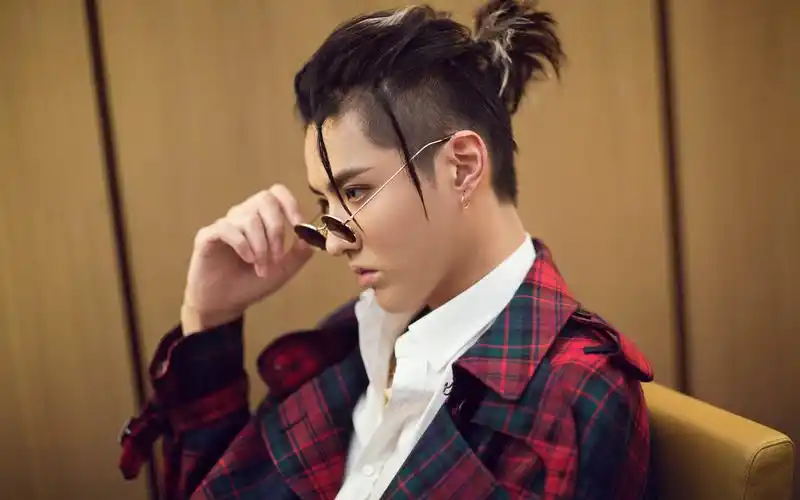 超级酷帅吴亦凡桌面锁屏倾倒众生的偶像