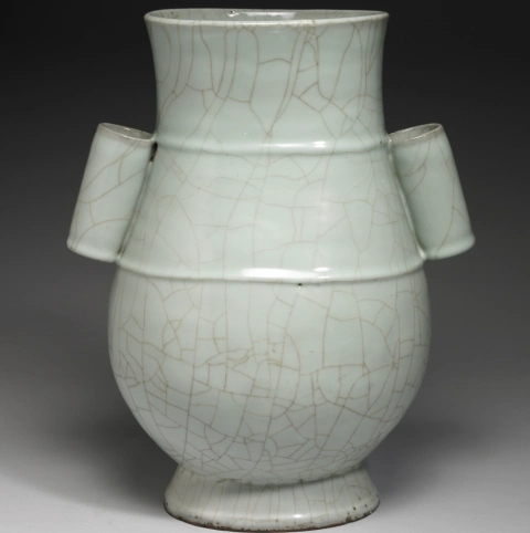 宋 官窑青瓷贯耳瓶 台北故宫博物院馆藏