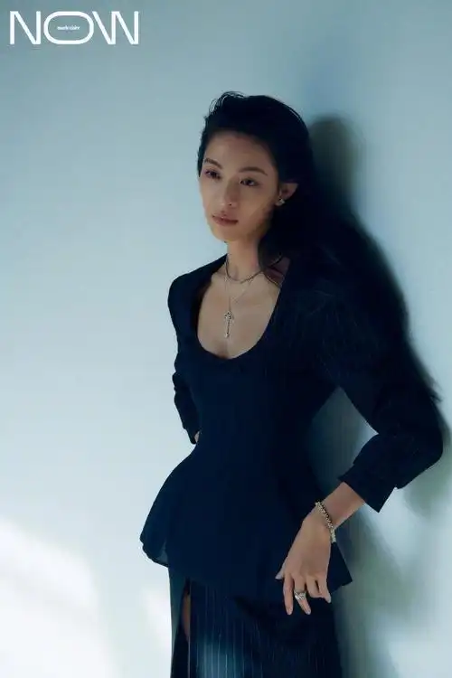 钟楚曦登上maire claire now冬季刊封面