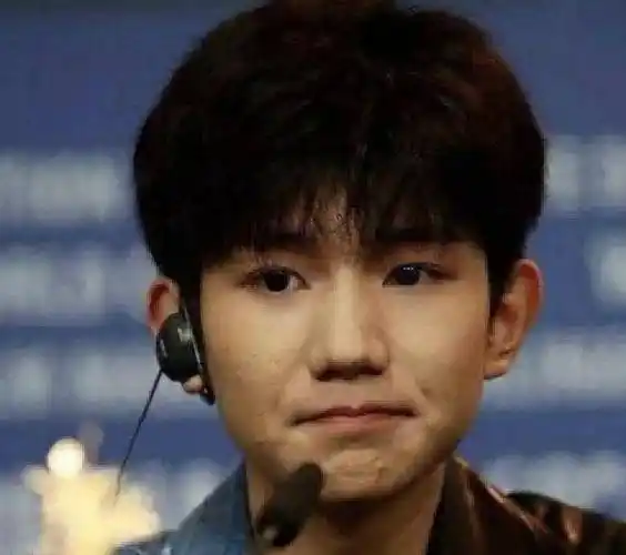 皮肤黝黑,尽显老态,去掉绝美滤镜后,这些绝世美男个个回归普通_王俊凯