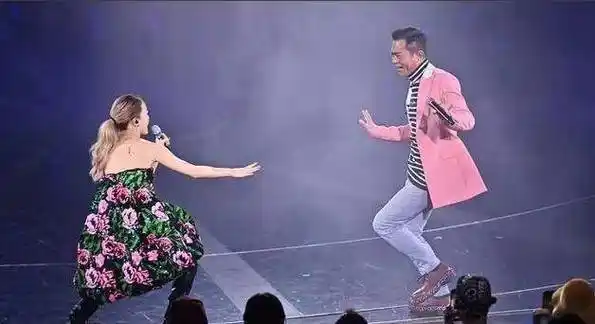 古天乐为容祖儿大解禁 不仅唱了《男朋友》还现场大跳"拜神舞"_古仔