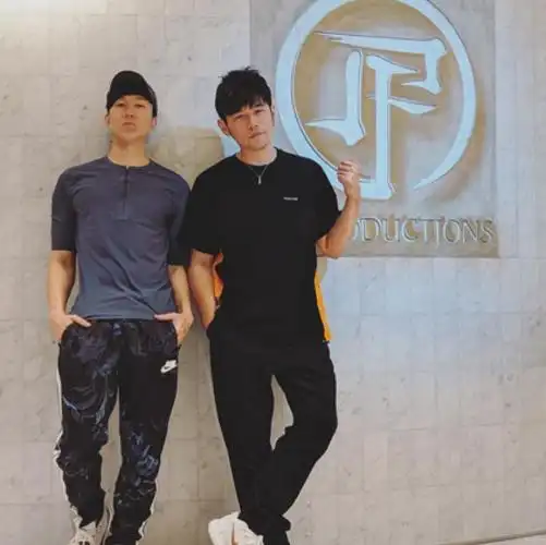 周杰伦林俊杰哥两好