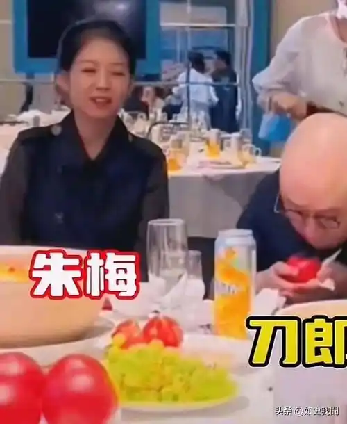 原来她就是陪伴刀郎30年的妻子,难怪卷土重来的刀郎能再登神坛!