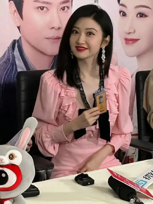 景甜扫楼大喊我掉队了