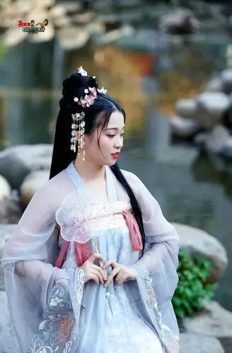 古装汉服少女小媛