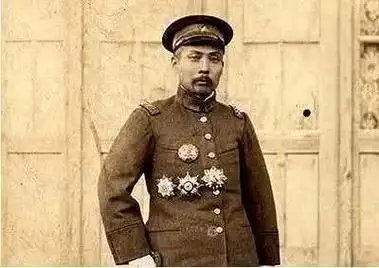 袁世凯开家宴席间有五个年轻人20年后三个总统一个总理