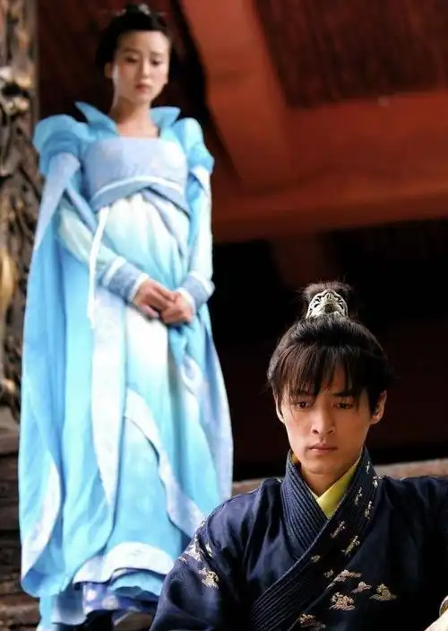 时隔19年,胡歌和刘亦菲再度合作,重聚在电视剧《仙剑奇侠传三》中.