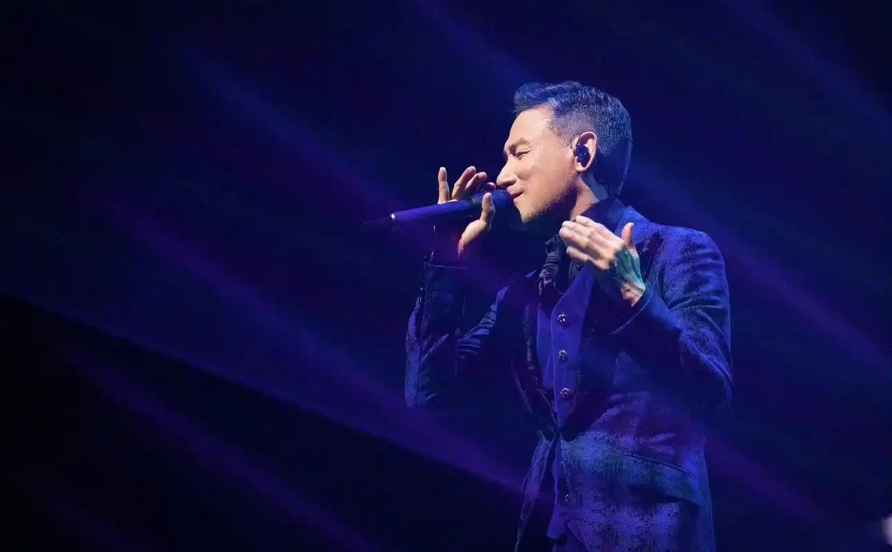 张学友##张学友成都演唱会# 歌神张学友的巡回演唱会成都站来啦!