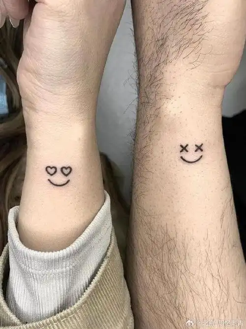 今日纹身图案分享    推荐情侣纹身    #纹身分享##纹身设计##情侣