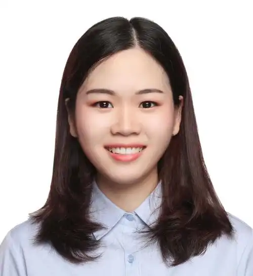 牙套400多天时候我拍过海马体的证件照.我其实好想露齿笑.