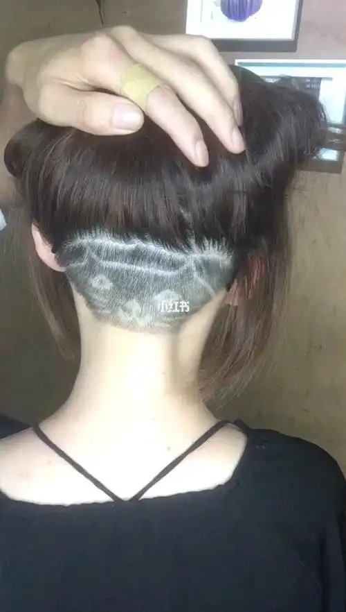 女生半剃头