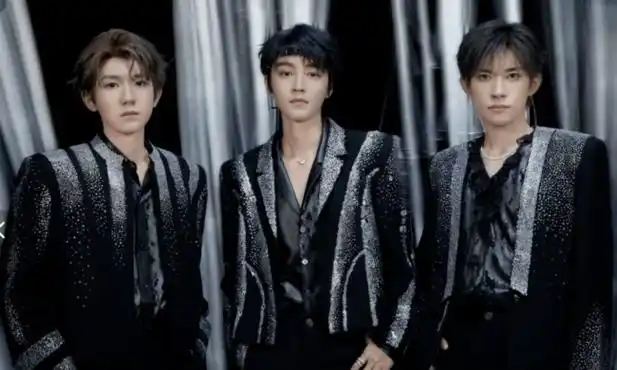 十年之约落幕王源高情商救场王俊凯哽咽千玺感谢队友间默契