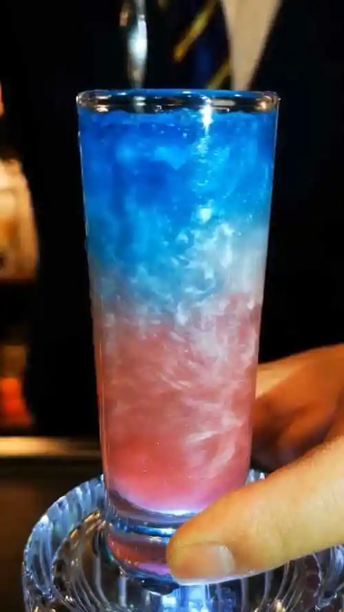 送给大家一款百变星空版鸡尾酒唯美星空配上酒的飘香简直绝配