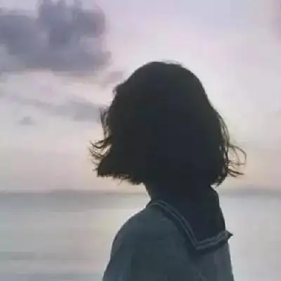 美女图片背影微信头像短发 微信女头像短发有气质