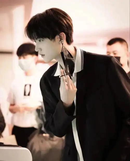 谈一谈怎么认识周柯宇的吧