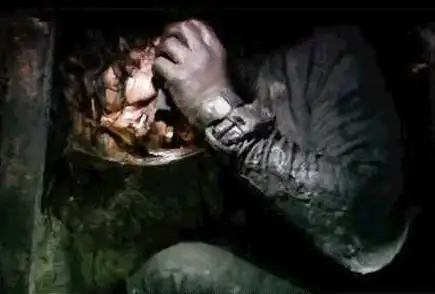 认识黄渤在是《疯狂的石头》里的"黑皮",我就爱看黄渤在下水道里打