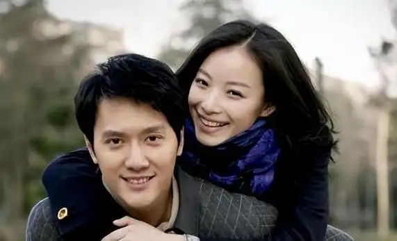 冯绍峰携儿子参加校运会,5岁想想正脸曝光,跟赵丽颖如出一辙!