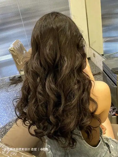 中长发女生一定要尝试的浪漫法式烫发中