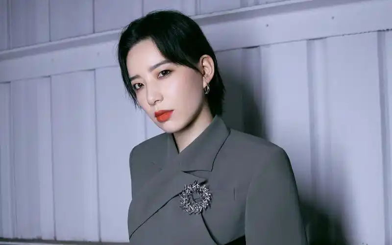 李斯丹妮图片-美女壁纸-高清美女图片-第4图-娟娟壁纸