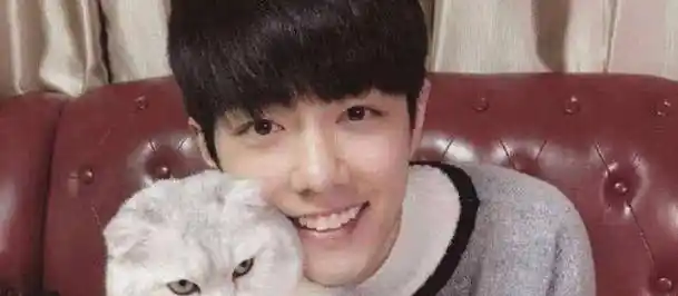 肖战更多生活照曝光,长相十分青涩_网友_照片_女朋友