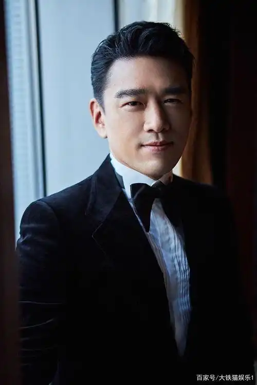 穿西装好看的中年男星,只服这10位,大叔们帅起来真没小鲜肉啥事