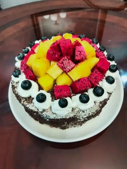 海阔天空一号做的8寸家庭版~简单美味的奶油水果生日蛋糕,含蛋糕胚