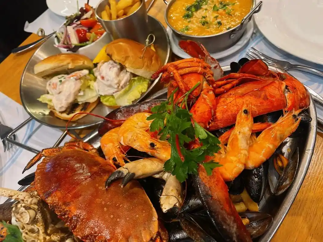 02 简直不知道怎么写才能描述出这顿巨好吃的海鲜大餐～我们点了