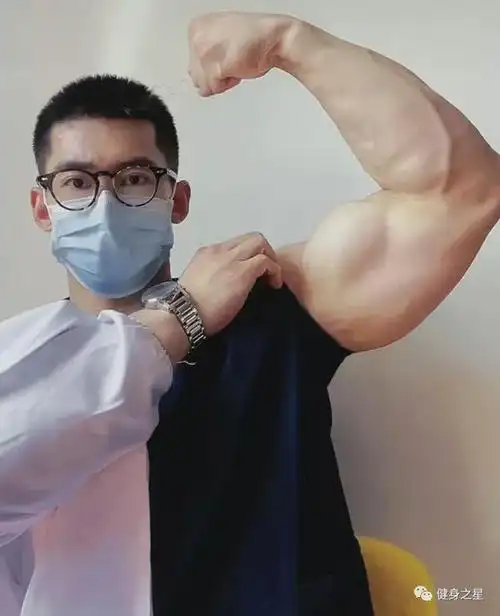 北京型男医生爆红网络肌肉巨无霸身材太可了