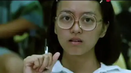 百变星君:梁咏琪饰演"钢牙妹",心中正义感爆棚,猛怼周星驰!