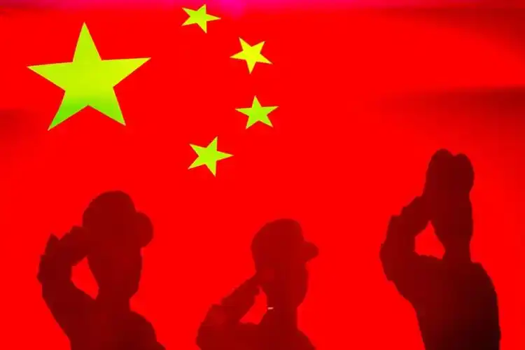 武警新兵向国旗敬礼.通讯员 宁嘉勇 孙立志 摄.jpg