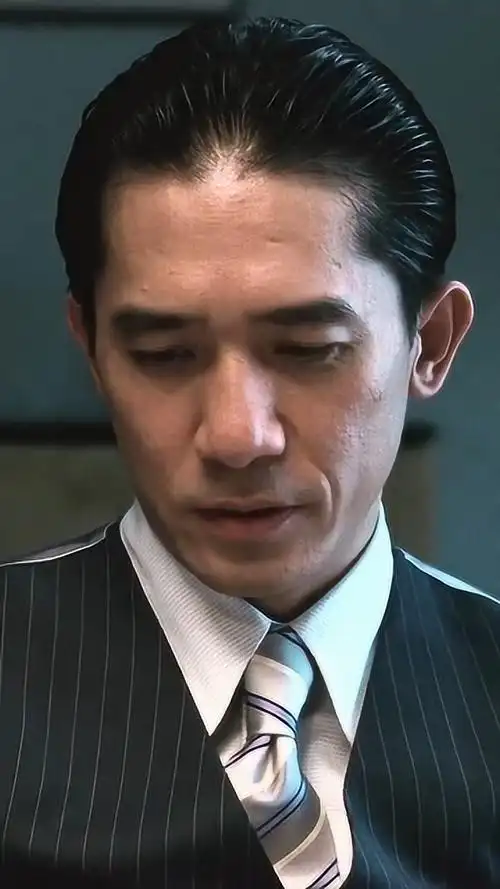 梁朝伟一个眼神就是一场戏,想沉溺在这个眼神里,男人味淋漓尽致