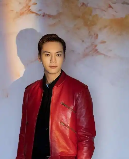 陈伟霆换了新发型,留背头的他突然发现不帅了,颜值下降_时尚_新造型