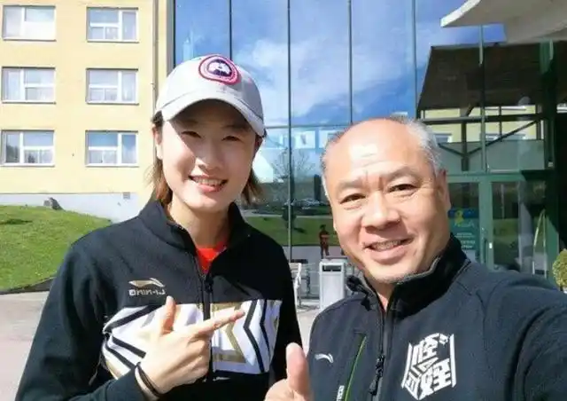 李宁在香港的豪宅妻子甘当贤内助