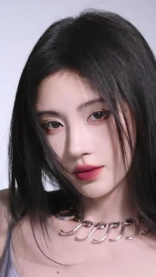 鞠婧祎怼脸镜头美的好权威