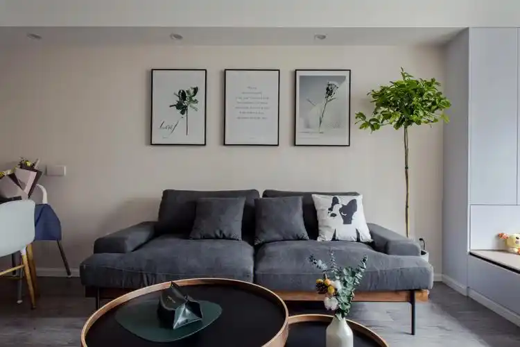 暖色墙面及部分木色作为点缀冷暖形成对比,简约又随性#性冷淡风  #ins