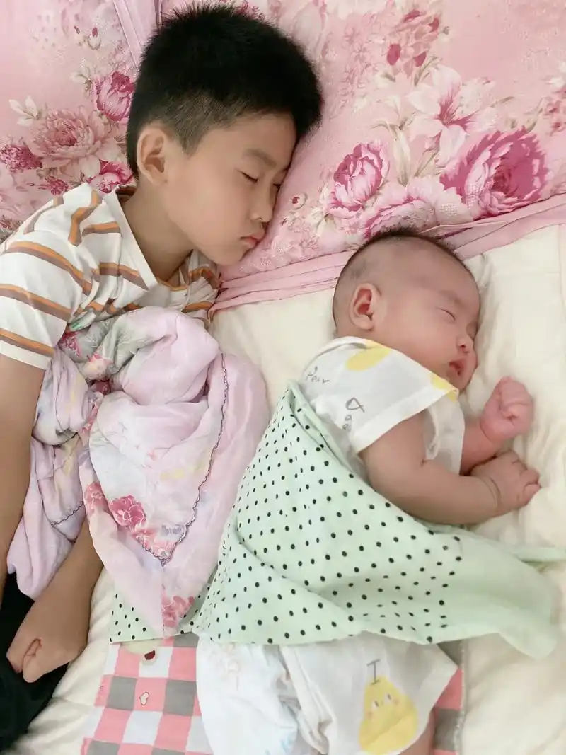 何其有幸一儿一女,拼了两次命凑成一个好字,从此有了棉袄也有了 - 抖