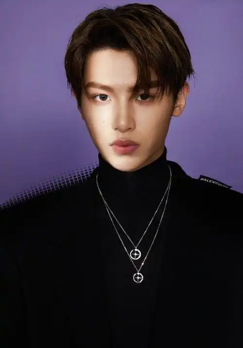 justin黄明昊时尚大片,高冷阳光分分钟拿捏,18岁气质不一般!