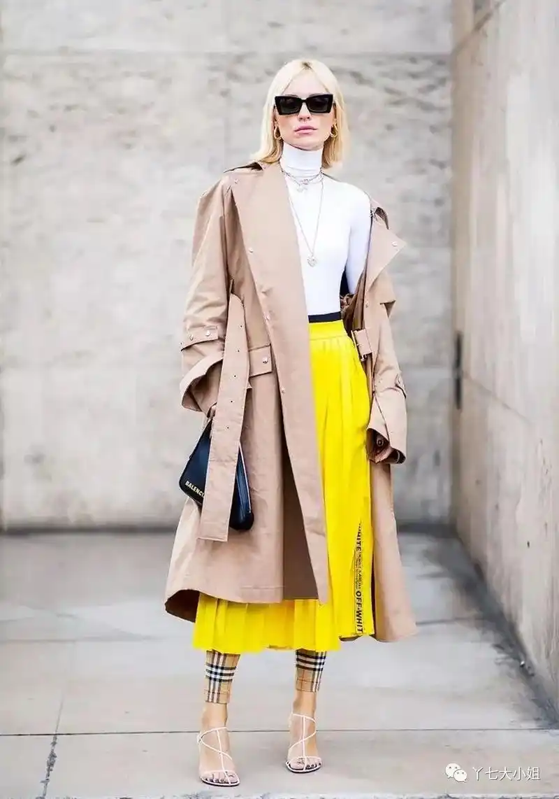 深秋必穿的大地色,这样配色太高级了,强推最后一组 - 知乎