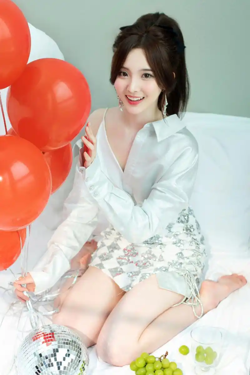 郑乃馨  美腿玉足好白嫩